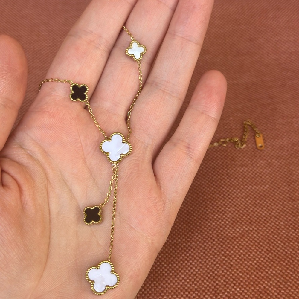 Black and White Clover Necklace Alhambra Style - Picture 3 of 4